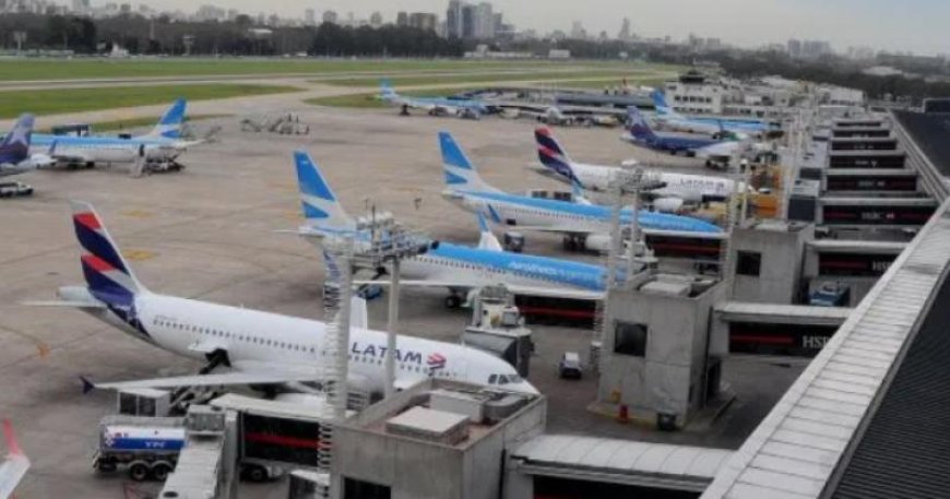 Rige el paro de aeronáuticos: hay más de 35.000 pasajeros afectados y cientos de vuelos cancelados