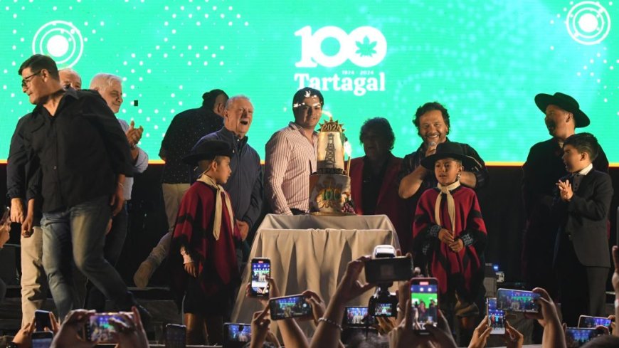 El gobernador Sáenz junto al pueblo de Tartagal festejó el centenario de Tartagal